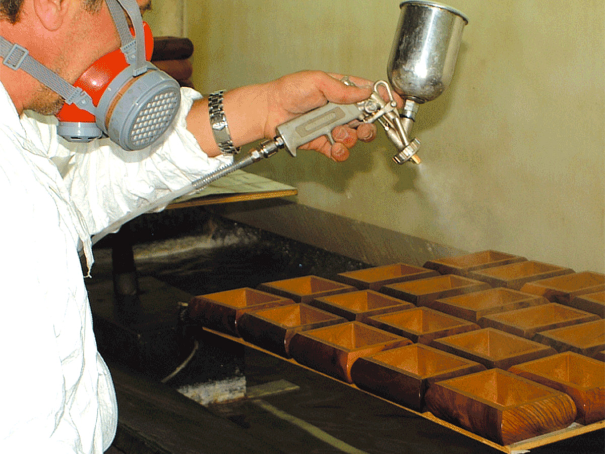 Hand-lacquering the wood of an Ercolano Artists music box