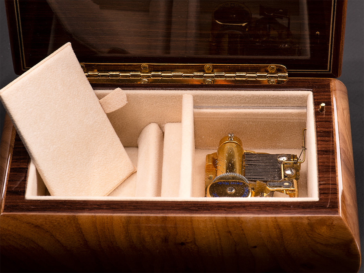 Open Ercolano music box revealing its 18-note wind-up movement